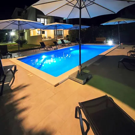 Luxurious Home In Kastel Stafilic