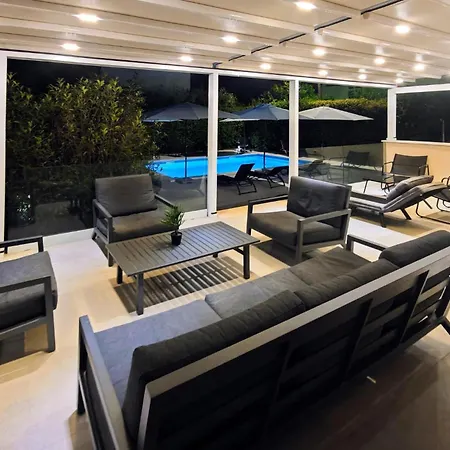 Luxurious Home In Kastel Stafilic